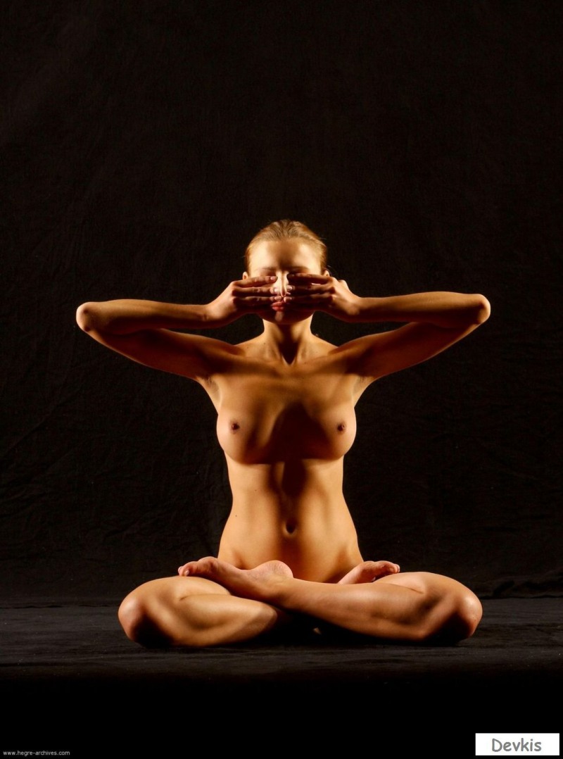 Yoga yoga naked