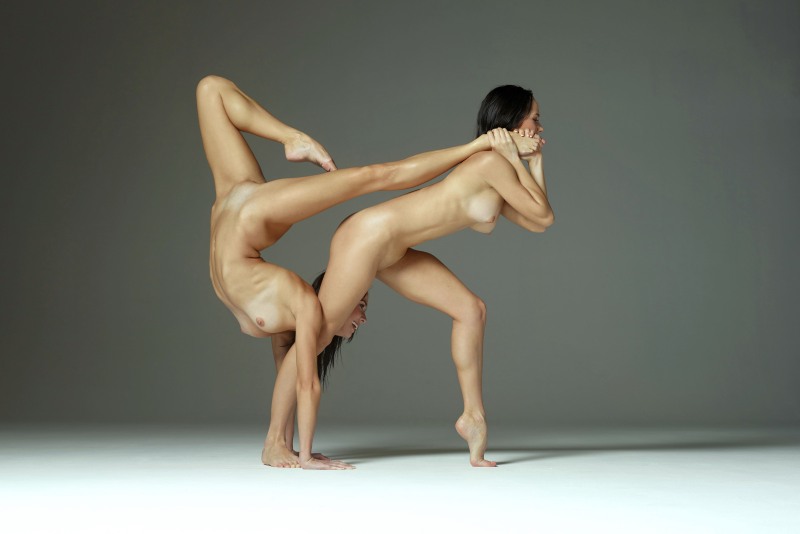 Inna Vidgof Yoga naked