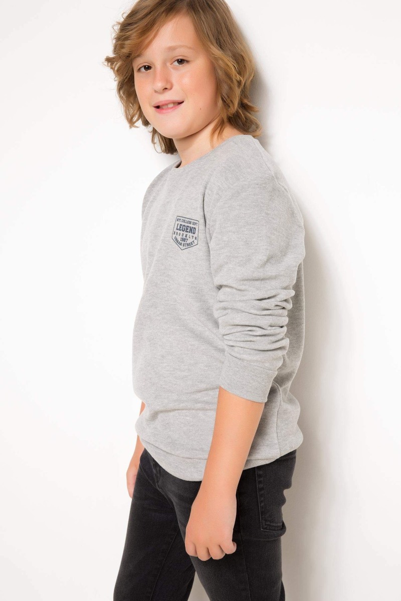 Schoolchildren sitting on the floor