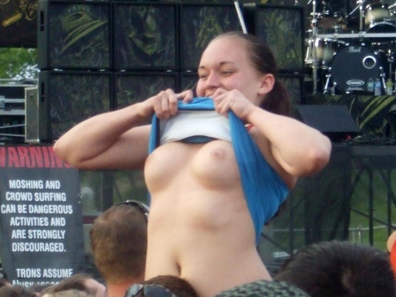 The schoolgirl accidentally lit up the boobs