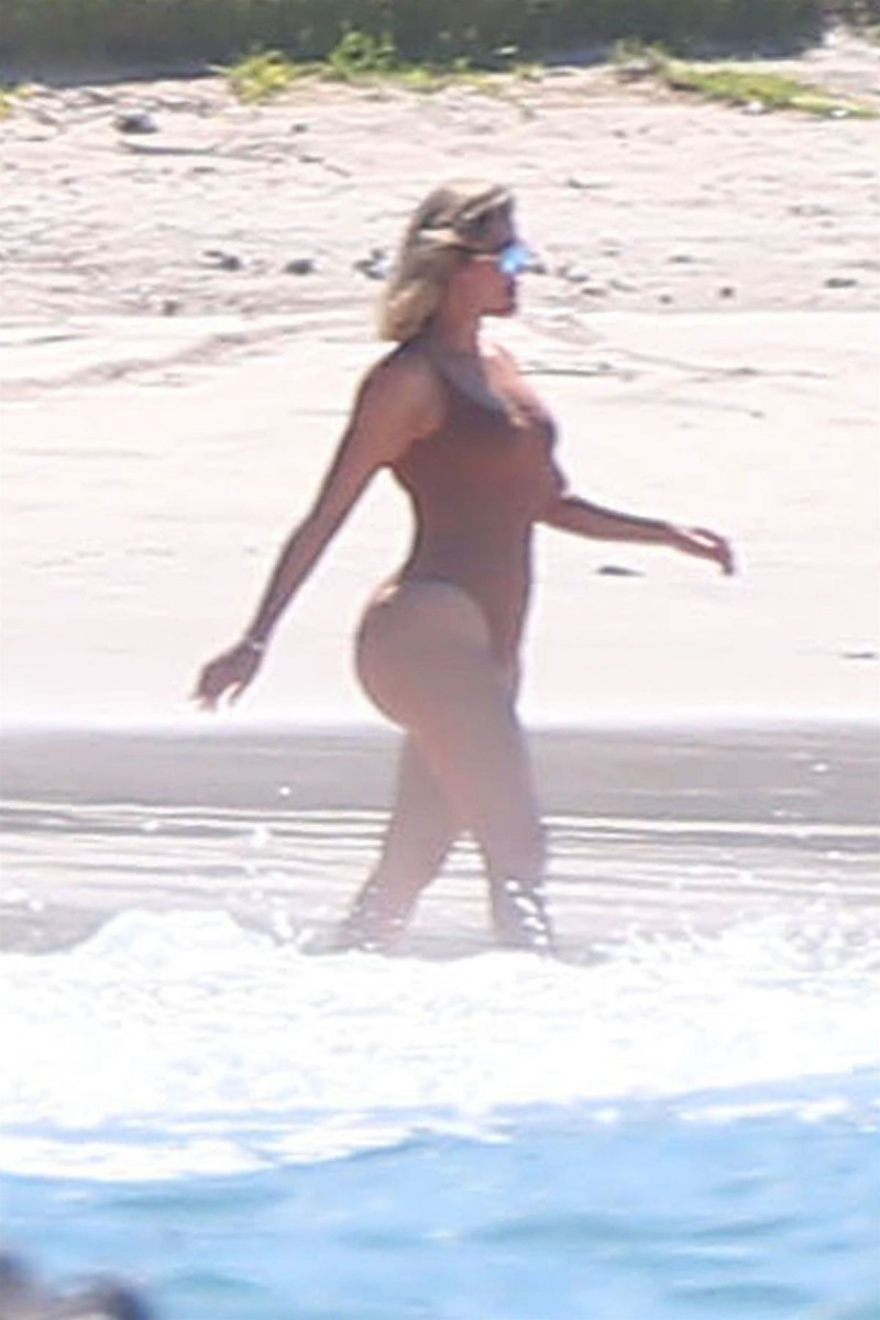 Chloe Kardashian Topless