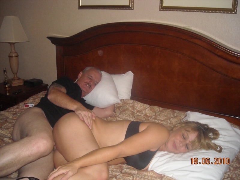 Naked elderly couples in bed