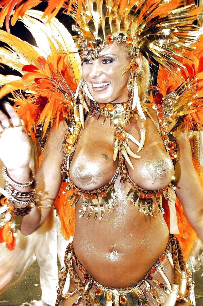 NAKED Vivian Castro. Carnival