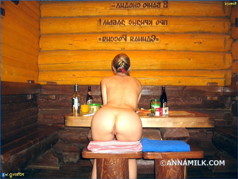 Girls in a common bath naked