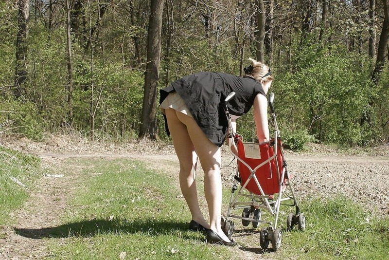 Naked mothers of voyeurism