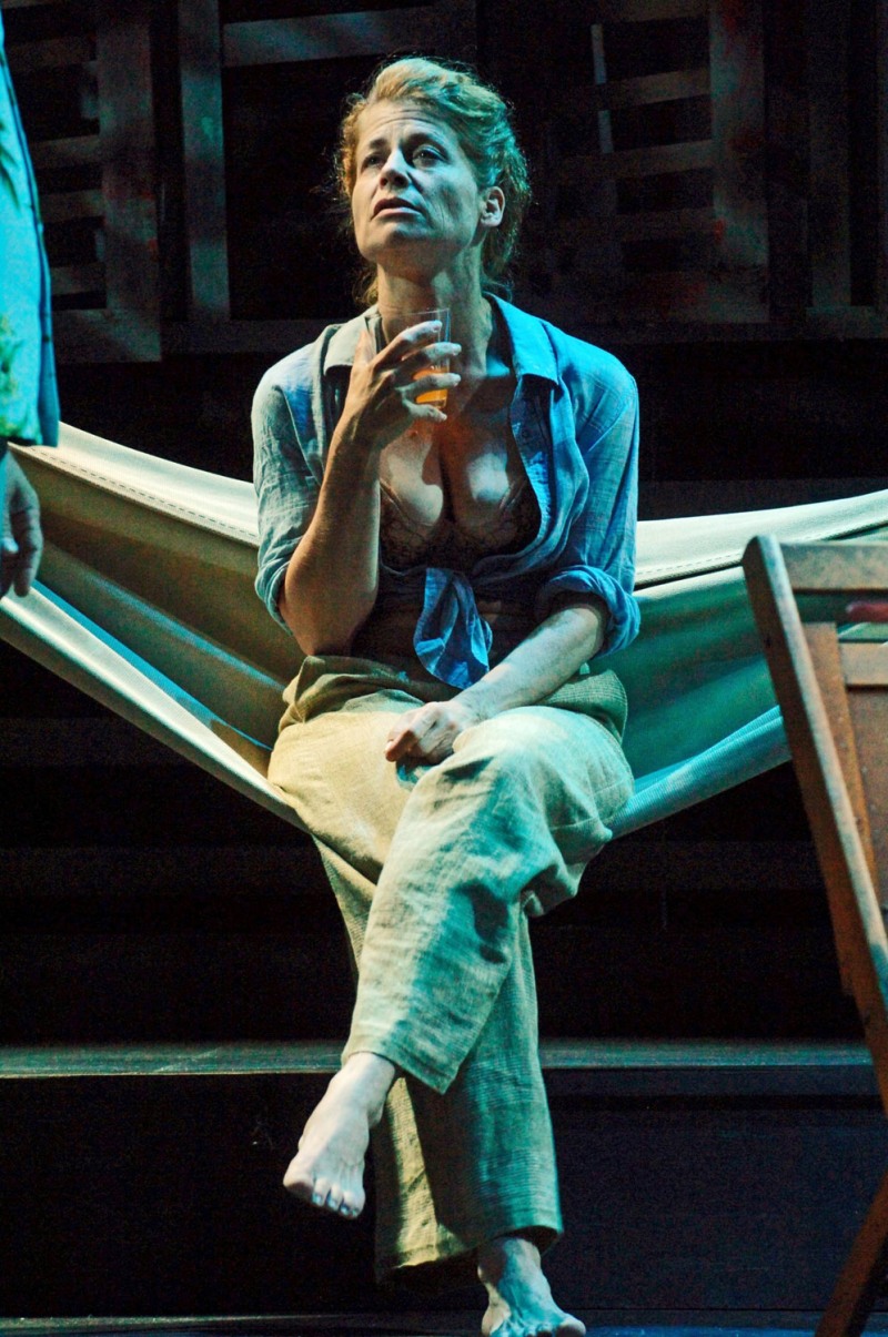 Linda Hamilton in youth legs