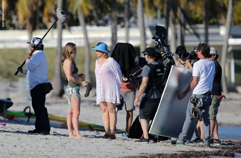 Melissa Roxburgh is hot