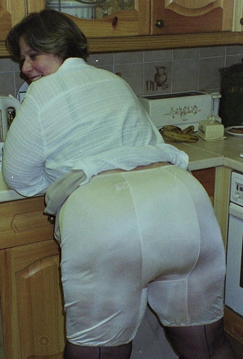 Women's pantalons on women