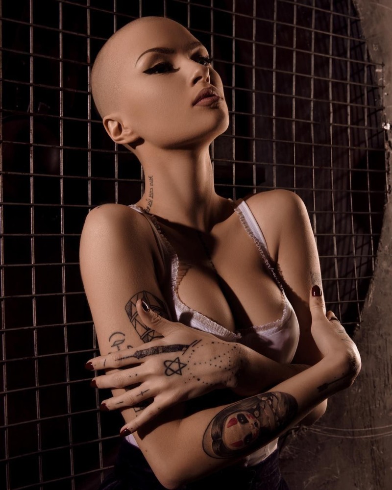 Julia Peresild in the film Territory