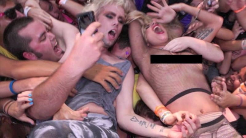 Many beautiful naked women