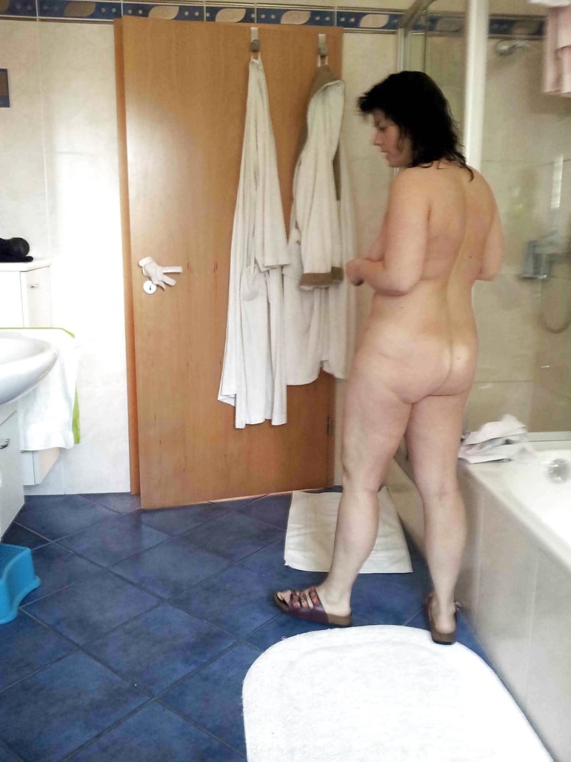 Naked women in the bathroom are hard