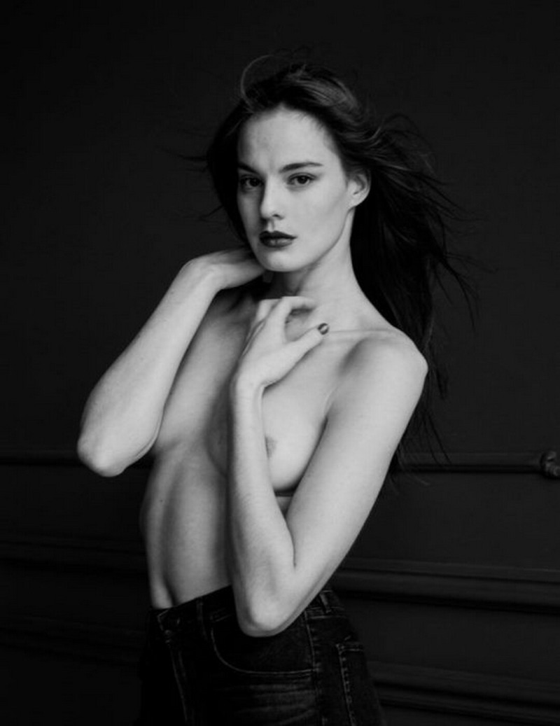 Daria Ursulyak Naked without panties