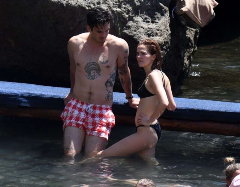 Zoe Deutsch Paparazzi 2019