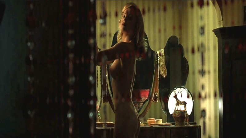 Melissa George chest
