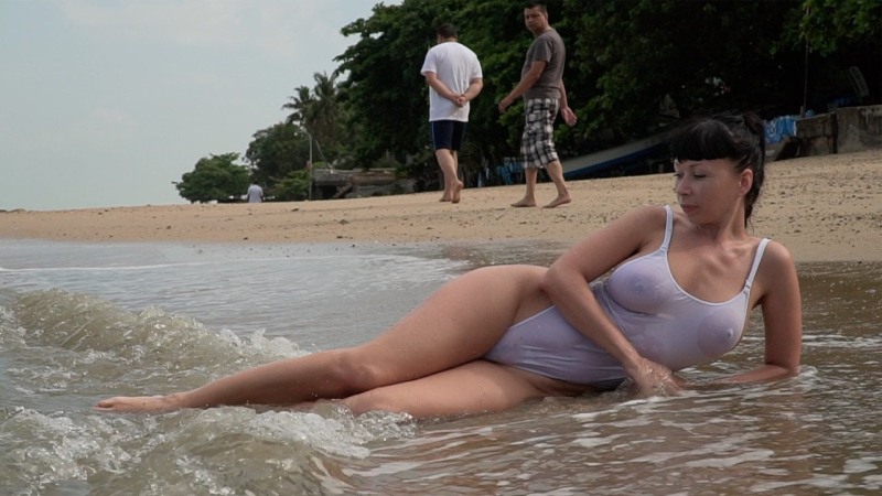 Flavia Dokokkari burst a swimsuit