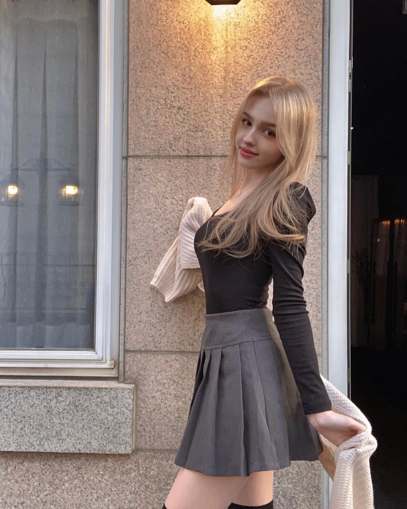 Elina Karimova blonde