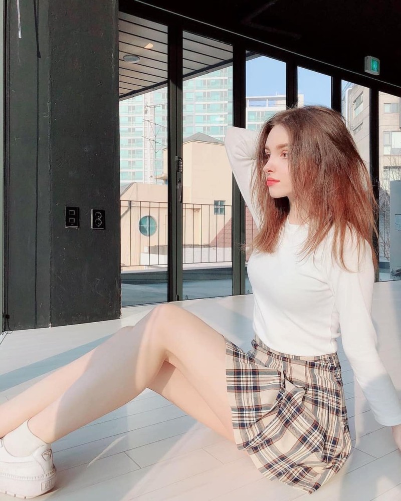 Elina four weddings 5000 million