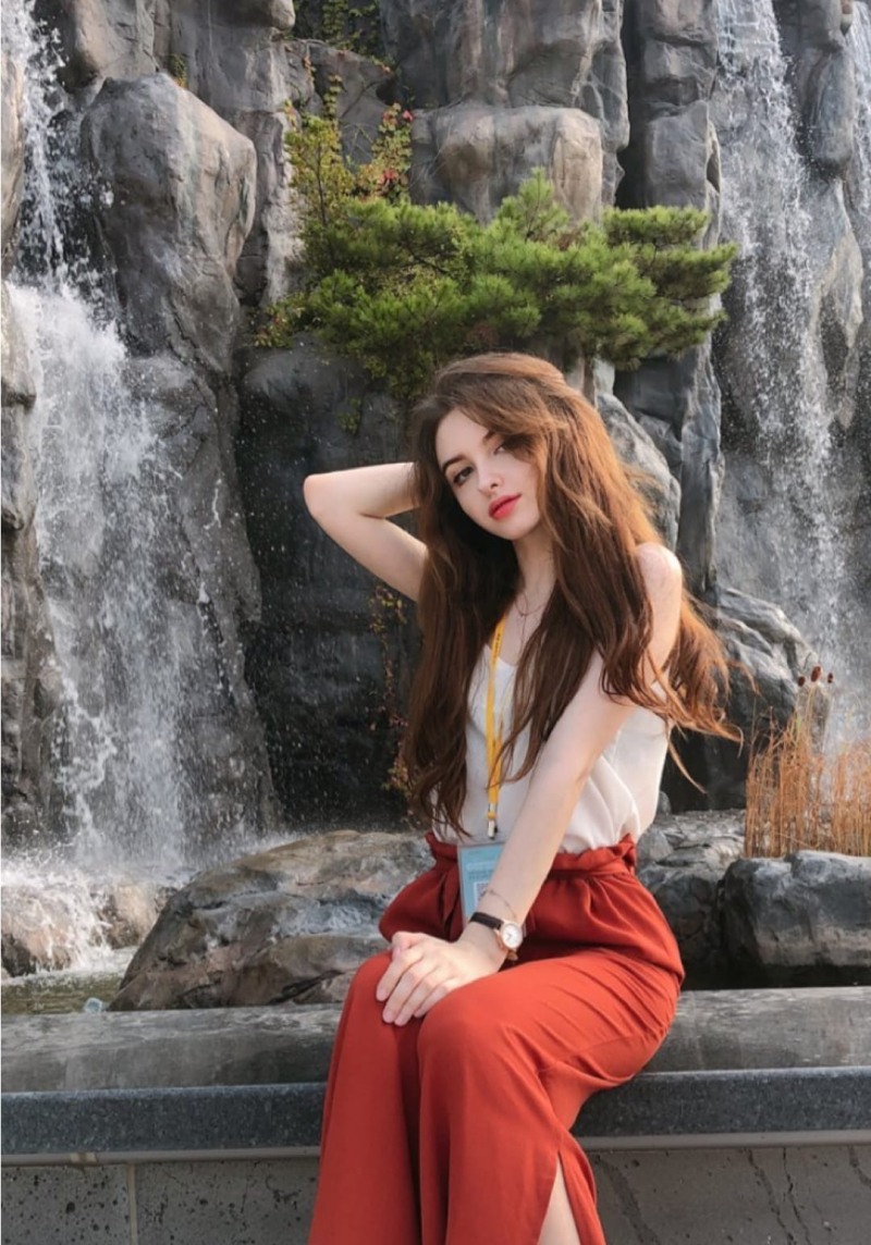 Elina Karimova blonde