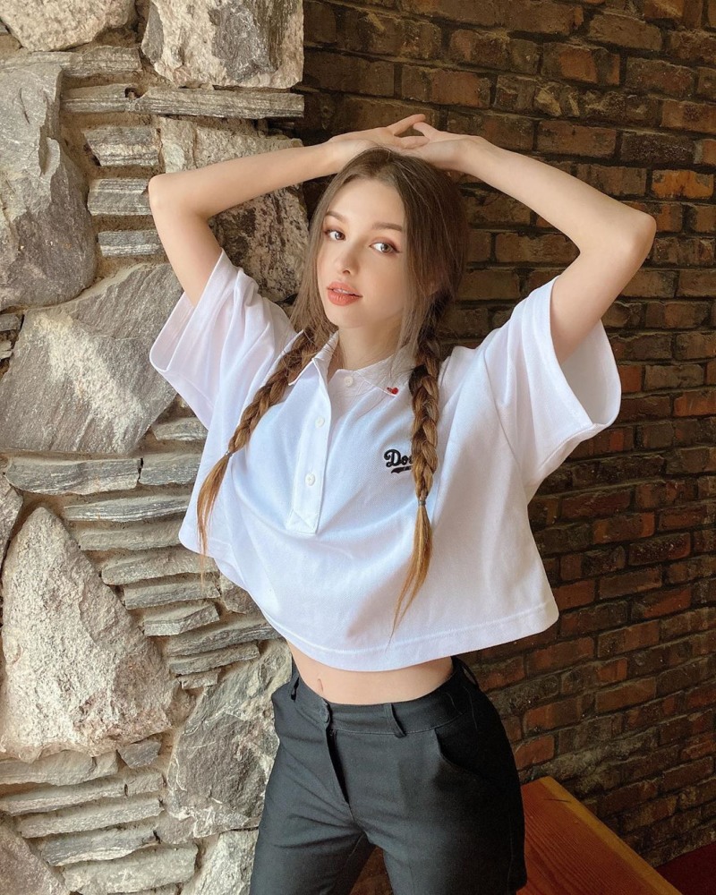 Elina Karimova Korea