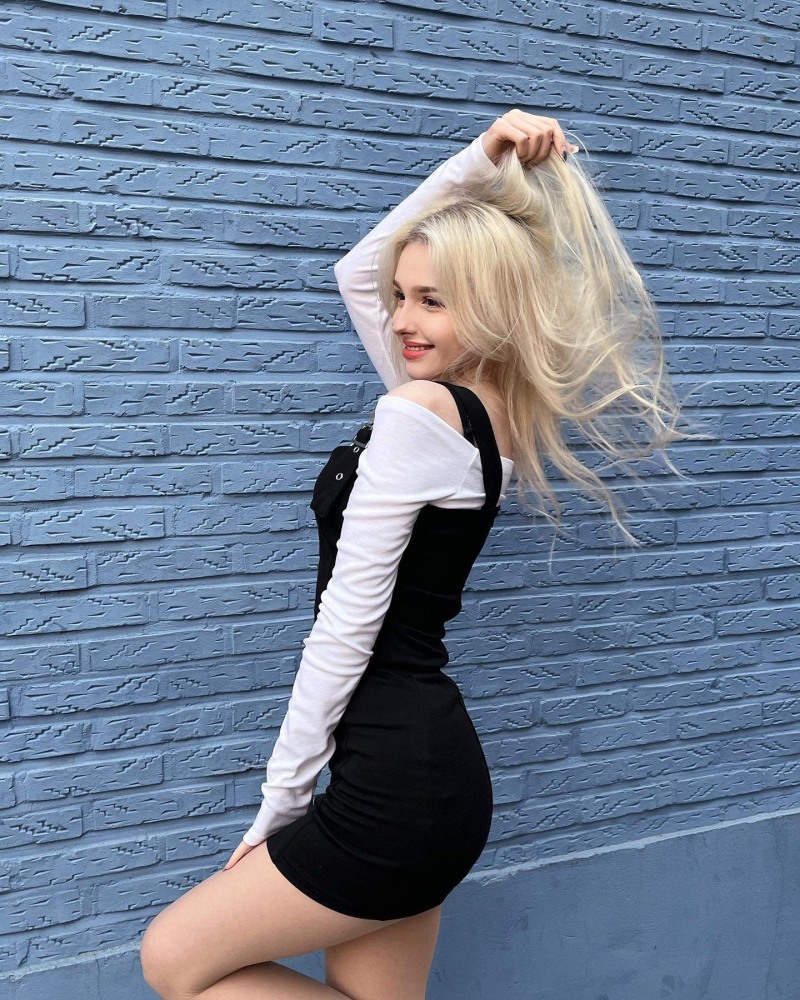 Elina Karimova Korea