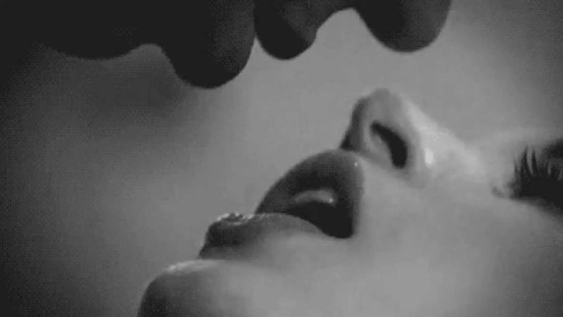 Gifs kiss passion
