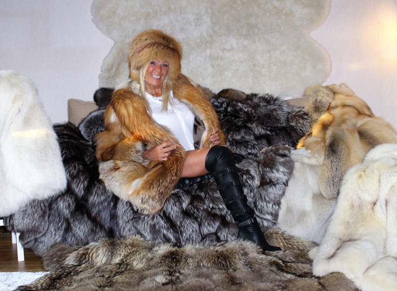 Valeria Rysyukova fur fur
