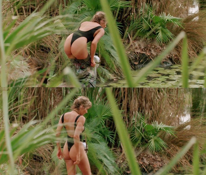 Linda Cardellini is naked