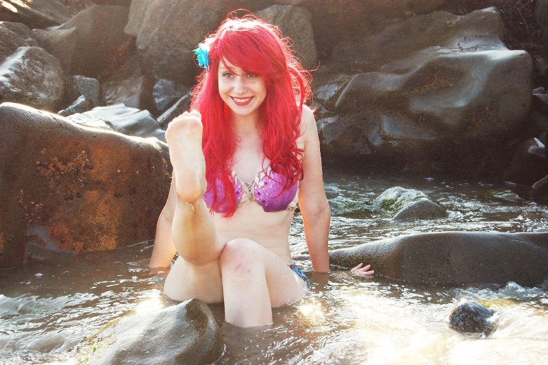 Naked Ariel Vacay with short hair