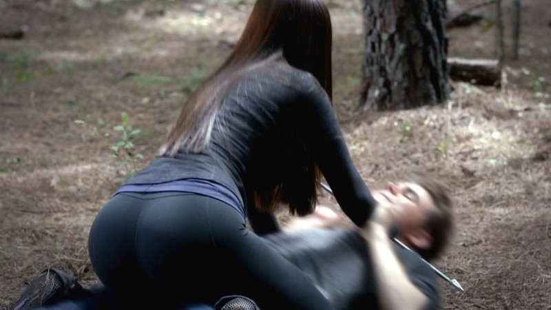 Ebigail Breslin Limb with a glued mouth with tape