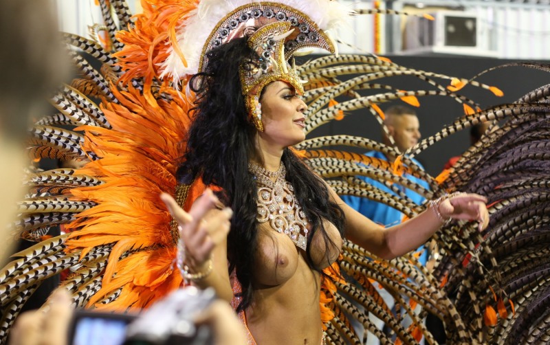 Anal orgy on the Brazilian carnival