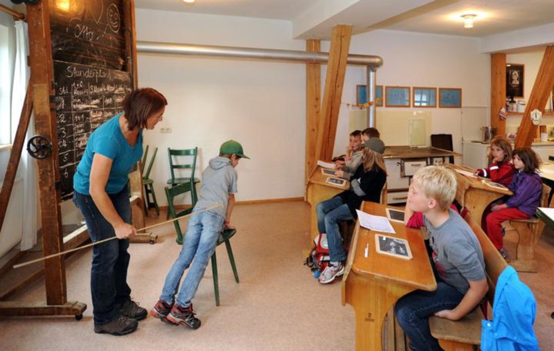 Universal machine for fixing BDSM