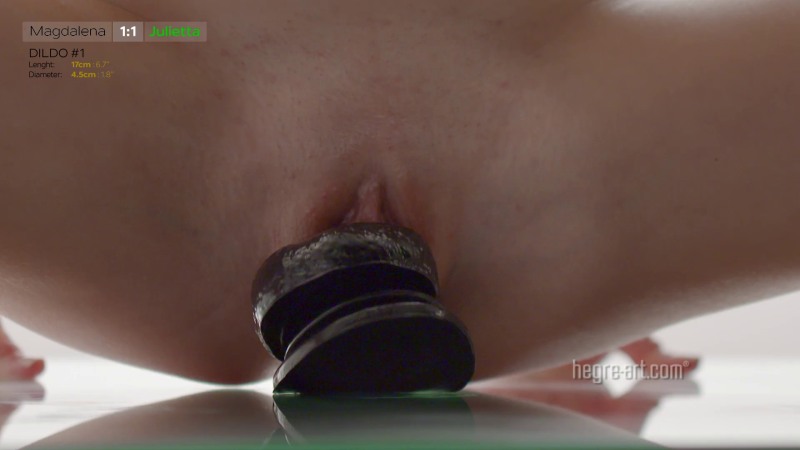 Rachel Kummon muscle nude