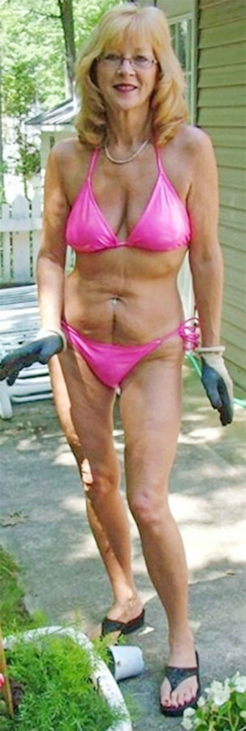 Home ladies in shorts