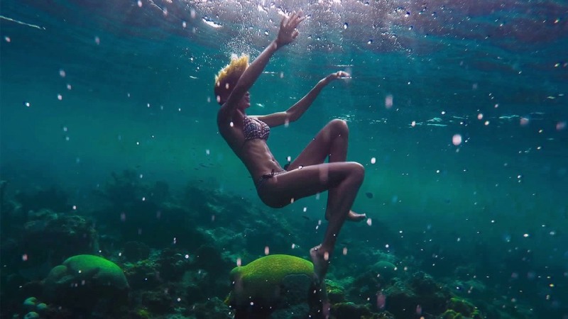 Several girls in the pool