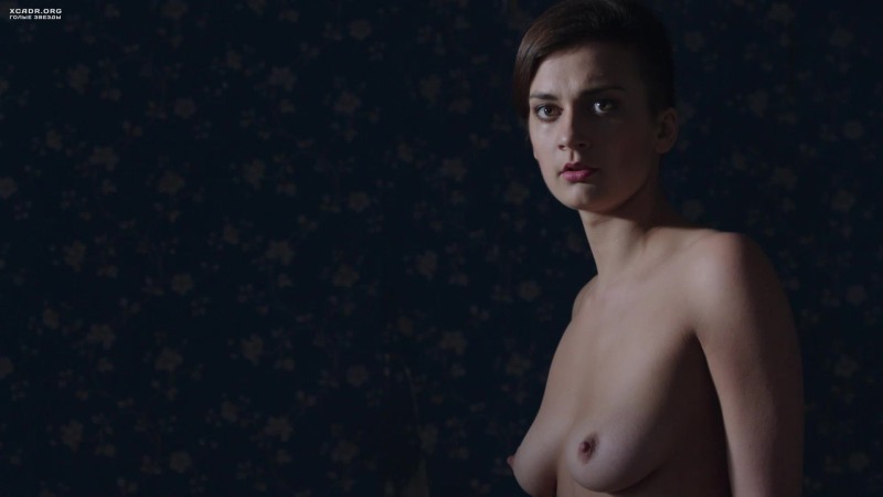 Christina Asmus and the dawns are quiet in the bath