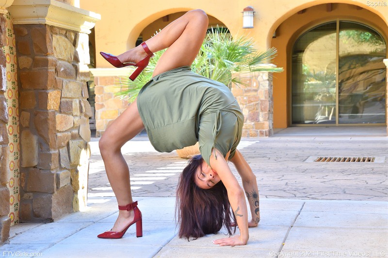 Celebrities lit intimate places