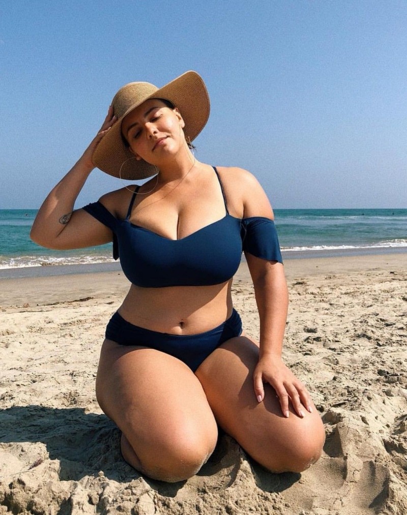 Anna Krylova model plus saz