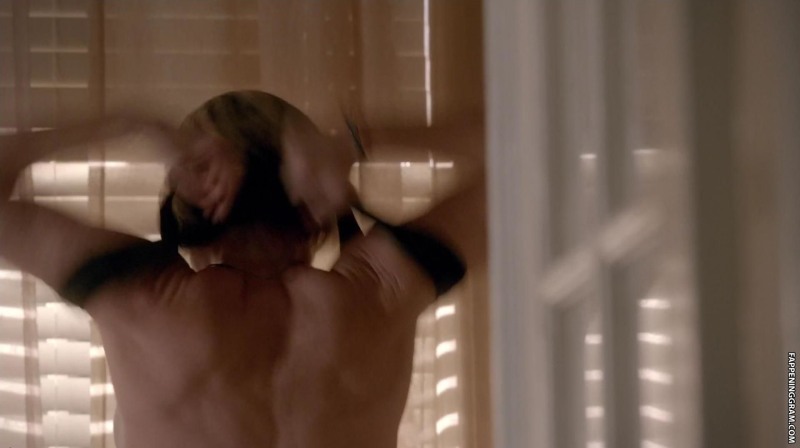 Kathleen Robertson Tits