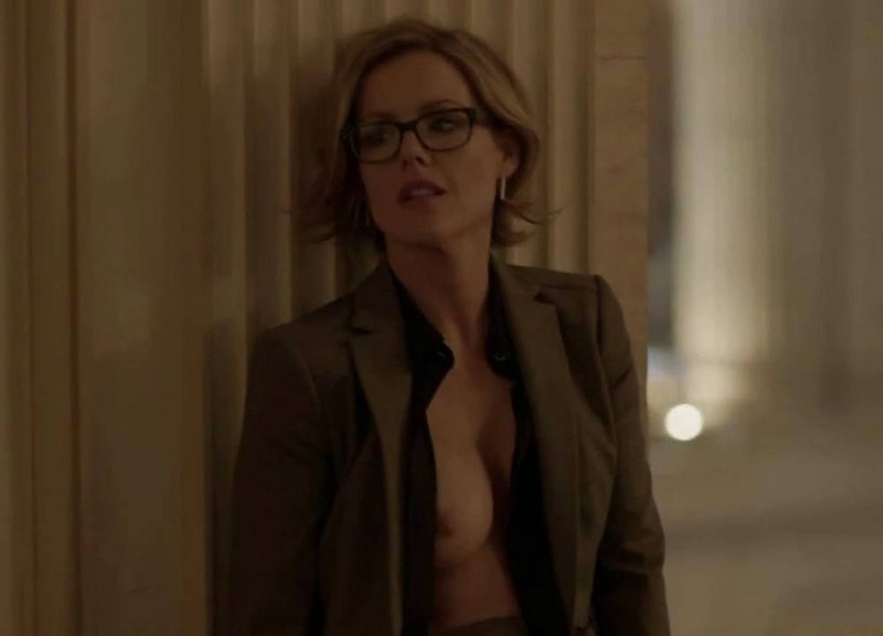 Kathleen Robertson Topless