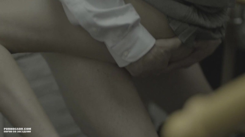 Kathleen Robertson Topless